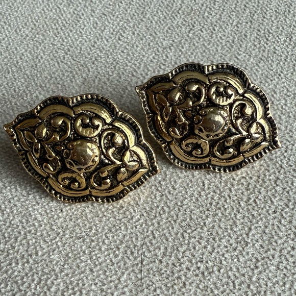 Accessocraft Jewelry - Vintage 80’s Accessocraft Gold Tone Clip-On Earrings – Ornate Shield Design